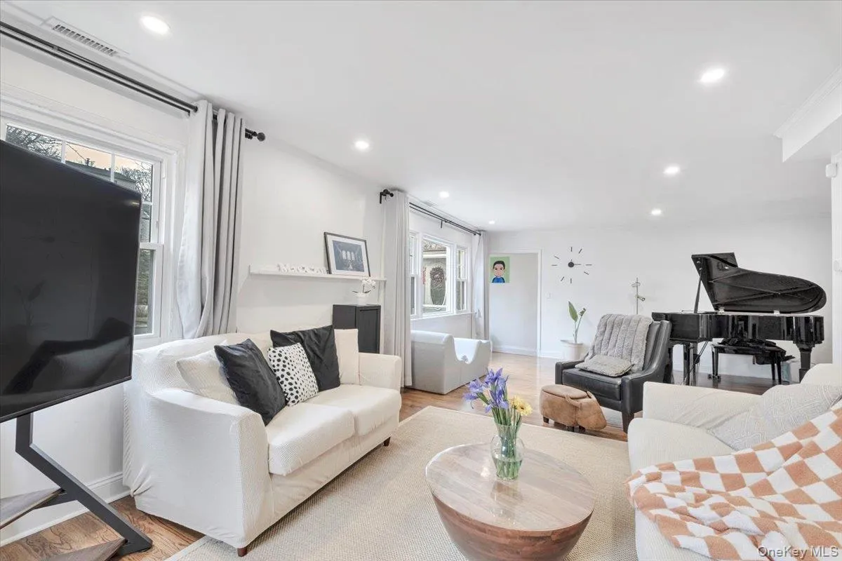 75 Oakland Avenue, Eastchester, NY, 4 Bedrooms Bedrooms, 9 Rooms Rooms,4 BathroomsBathrooms,Residential Lease,For Rent,Oakland,0,973780 75 Oakland Avenue, Eastchester, NY, 4 Bedrooms Bedrooms, 9 Rooms Rooms,4 BathroomsBathrooms,Residential Lease,For Rent,Oakland,0,973780