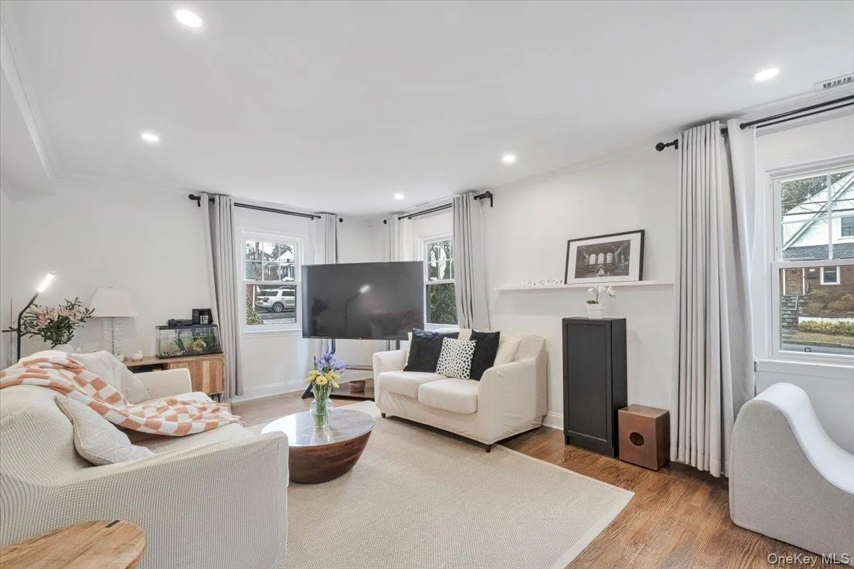 75 Oakland Avenue, Eastchester, NY, 4 Bedrooms Bedrooms, 9 Rooms Rooms,4 BathroomsBathrooms,Residential Lease,For Rent,Oakland,0,973780 75 Oakland Avenue, Eastchester, NY, 4 Bedrooms Bedrooms, 9 Rooms Rooms,4 BathroomsBathrooms,Residential Lease,For Rent,Oakland,0,973780