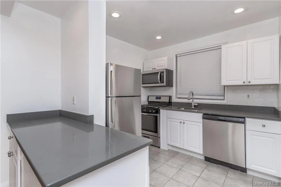 140 Hartsdale Avenue, Greenburgh, NY, 2 Bedrooms Bedrooms, 4 Rooms Rooms,1 BathroomBathrooms,Residential Lease,For Rent,Hartsdale,0,973797 140 Hartsdale Avenue, Greenburgh, NY, 2 Bedrooms Bedrooms, 4 Rooms Rooms,1 BathroomBathrooms,Residential Lease,For Rent,Hartsdale,0,973797