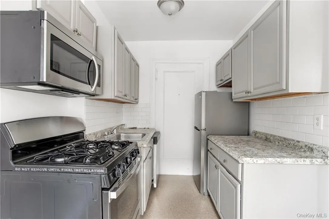 254 Martine Avenue, White Plains, NY, 1 Bedroom Bedrooms, 3 Rooms Rooms,1 BathroomBathrooms,Residential Lease,For Rent,Martine,0,973803 254 Martine Avenue, White Plains, NY, 1 Bedroom Bedrooms, 3 Rooms Rooms,1 BathroomBathrooms,Residential Lease,For Rent,Martine,0,973803