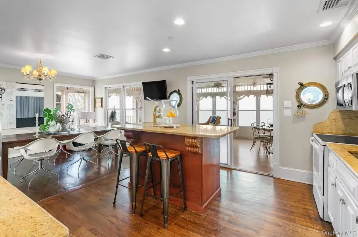 Kitchen open to dining room and family for entertaining Kitchen open to dining room and family for entertaining