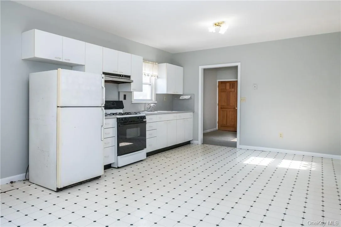 274 Lockwood Avenue, New Rochelle, NY, 2 Bedrooms Bedrooms, 4 Rooms Rooms,1 BathroomBathrooms,Residential Lease,For Rent,Lockwood,0,973827 274 Lockwood Avenue, New Rochelle, NY, 2 Bedrooms Bedrooms, 4 Rooms Rooms,1 BathroomBathrooms,Residential Lease,For Rent,Lockwood,0,973827