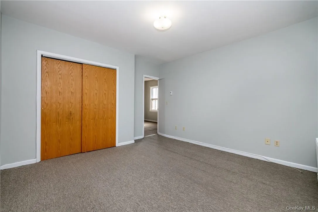 Large bedroom with great closet Large bedroom with great closet