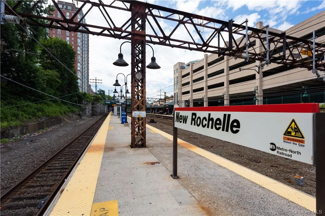 274 Lockwood Avenue, New Rochelle, NY, 2 Bedrooms Bedrooms, 4 Rooms Rooms,1 BathroomBathrooms,Residential Lease,For Rent,Lockwood,0,973827 274 Lockwood Avenue, New Rochelle, NY, 2 Bedrooms Bedrooms, 4 Rooms Rooms,1 BathroomBathrooms,Residential Lease,For Rent,Lockwood,0,973827