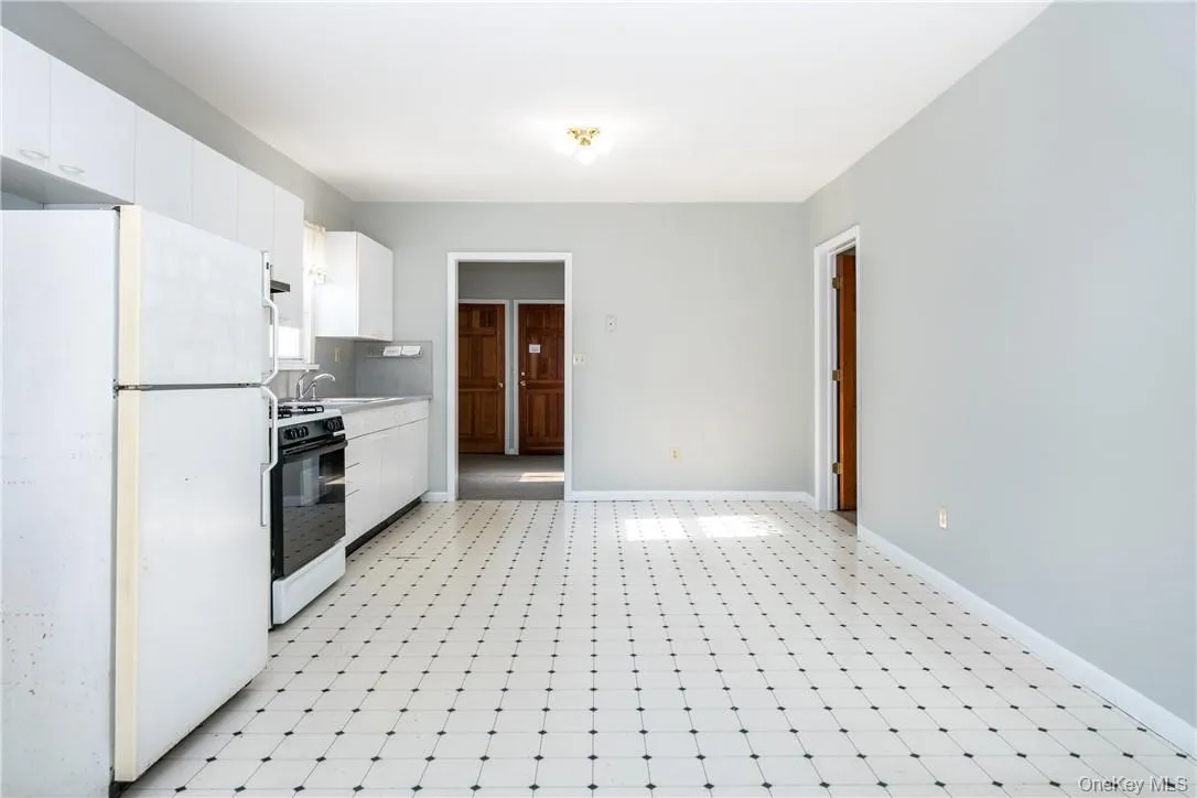 274 Lockwood Avenue, New Rochelle, NY, 2 Bedrooms Bedrooms, 4 Rooms Rooms,1 BathroomBathrooms,Residential Lease,For Rent,Lockwood,0,973827 274 Lockwood Avenue, New Rochelle, NY, 2 Bedrooms Bedrooms, 4 Rooms Rooms,1 BathroomBathrooms,Residential Lease,For Rent,Lockwood,0,973827