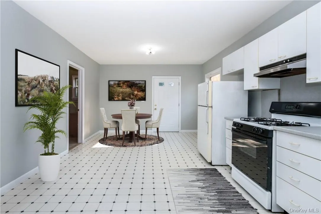 Virtually staged kitchen Virtually staged kitchen