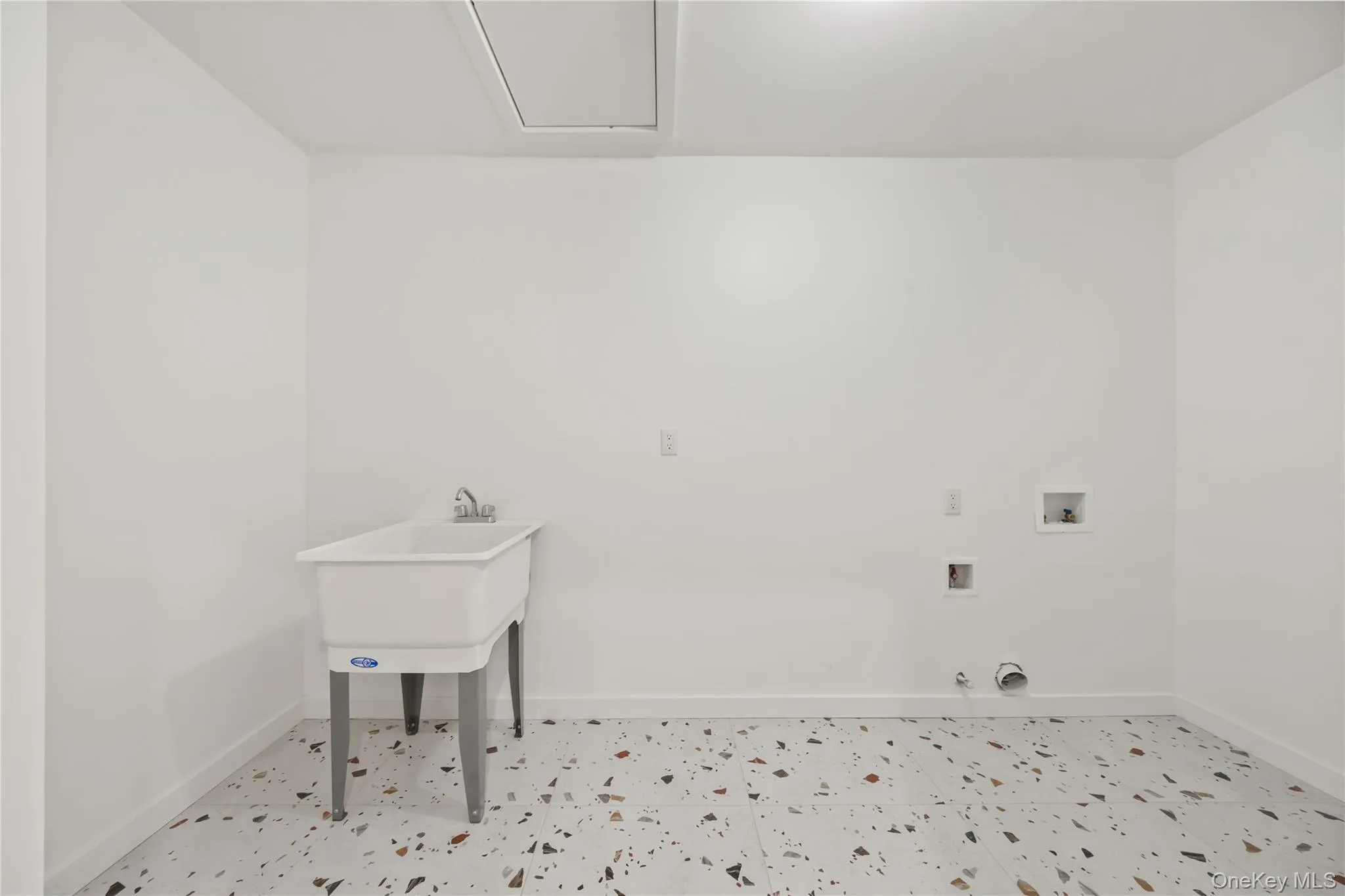 23 Singer Avenue, Ramapo, NY, 9 Bedrooms Bedrooms, 15 Rooms Rooms,5 BathroomsBathrooms,Residential,For Rent,Singer,0,973840 23 Singer Avenue, Ramapo, NY, 9 Bedrooms Bedrooms, 15 Rooms Rooms,5 BathroomsBathrooms,Residential,For Rent,Singer,0,973840
