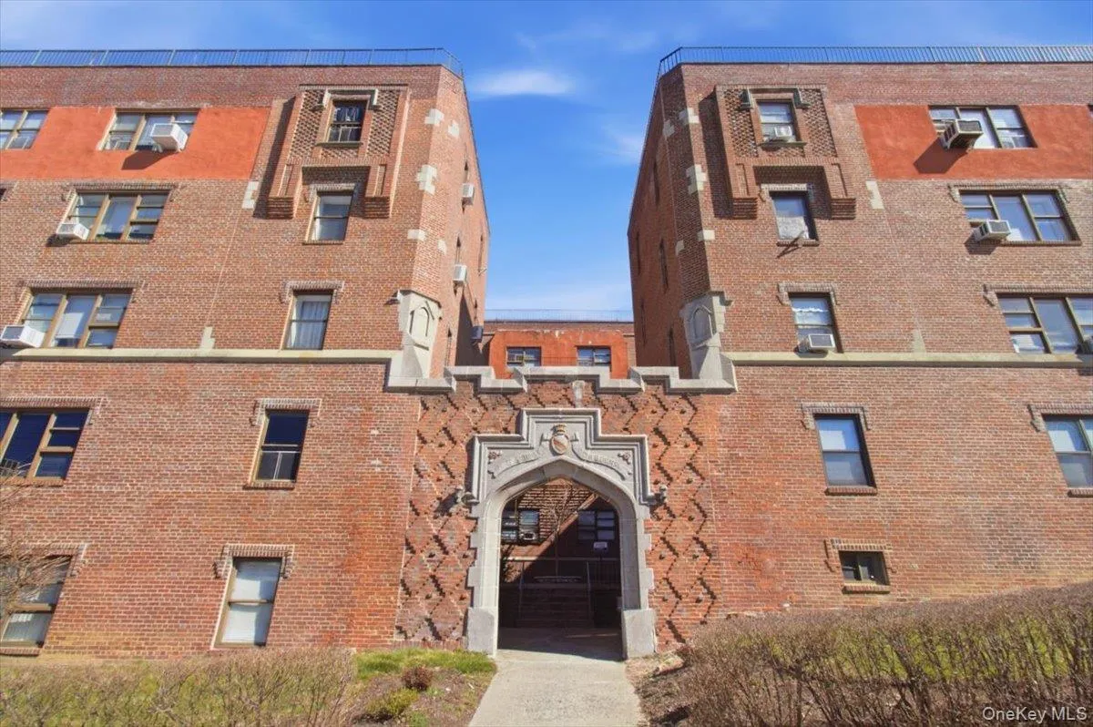 View of apartment building / complex View of apartment building / complex
