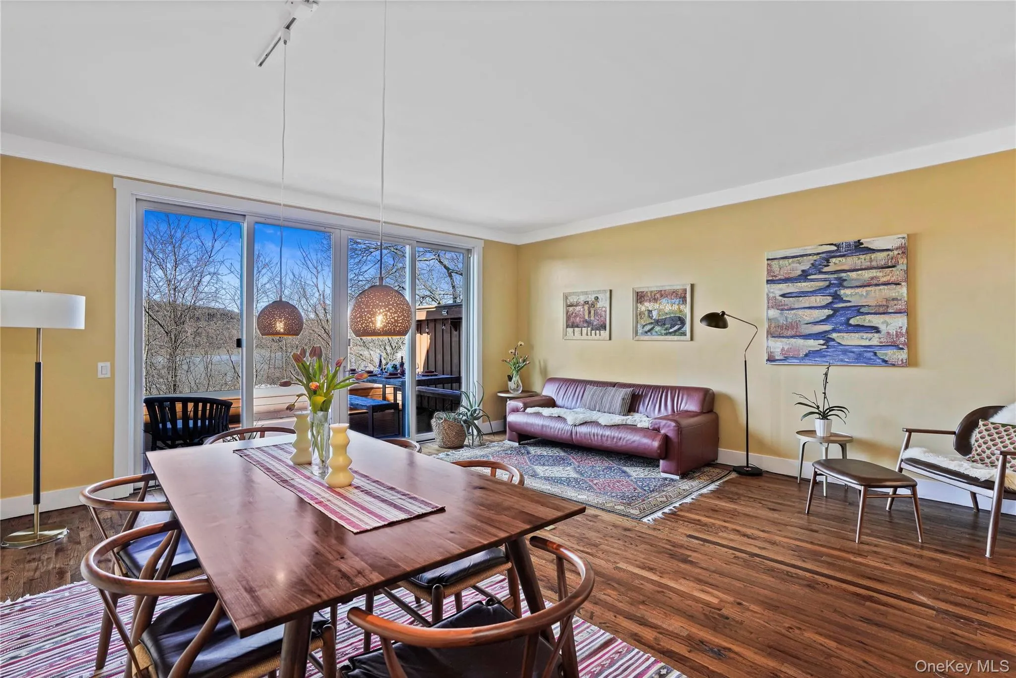 Open floorplan .Beautiful large eat in kitchen leading to private outside dining area. Open floorplan .Beautiful large eat in kitchen leading to private outside dining area.