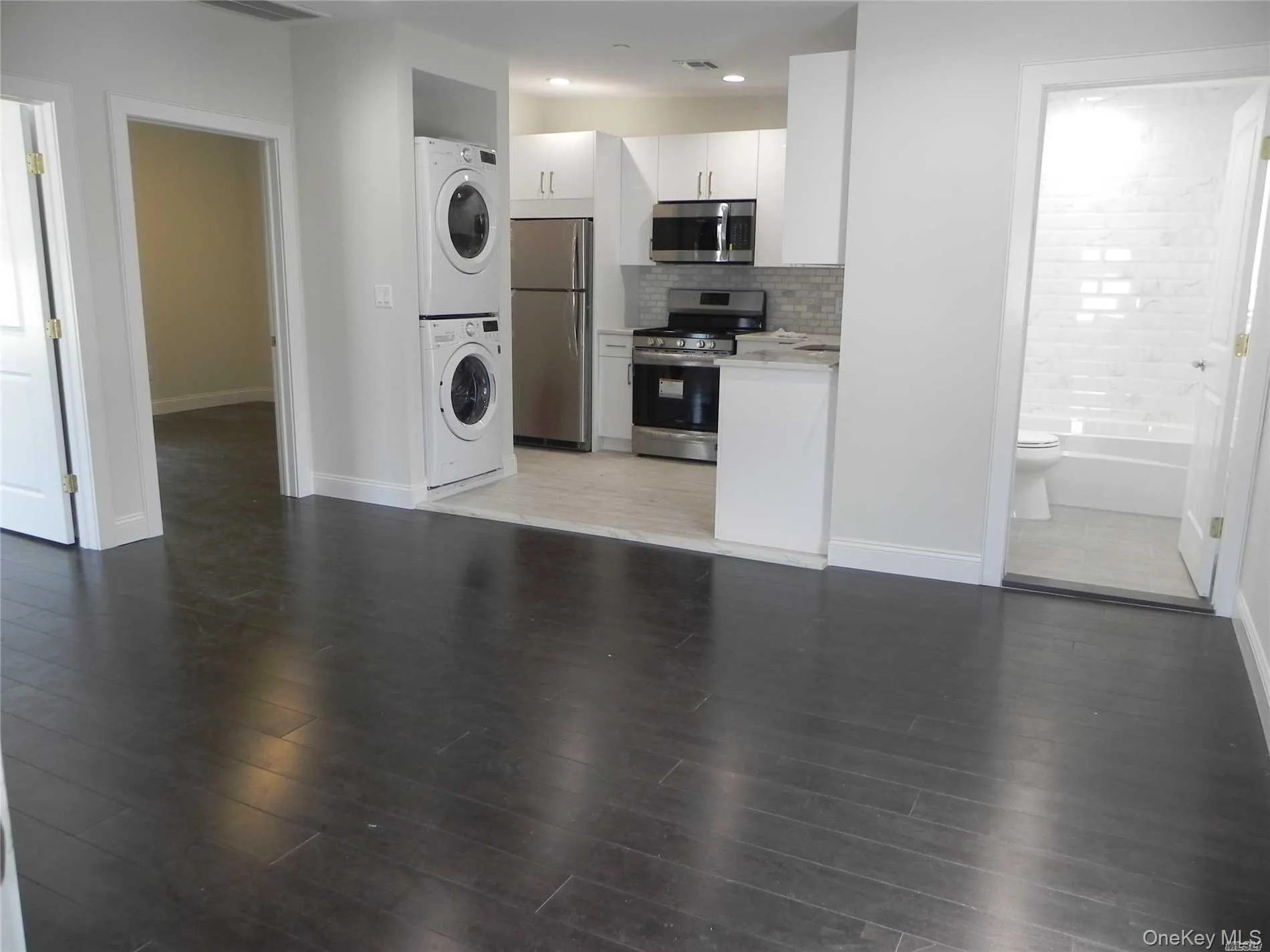 3 Bryant Avenue, North Hempstead, NY, 2 Bedrooms Bedrooms, 4 Rooms Rooms,1 BathroomBathrooms,Residential Lease,For Rent,Bryant,0,973886 3 Bryant Avenue, North Hempstead, NY, 2 Bedrooms Bedrooms, 4 Rooms Rooms,1 BathroomBathrooms,Residential Lease,For Rent,Bryant,0,973886