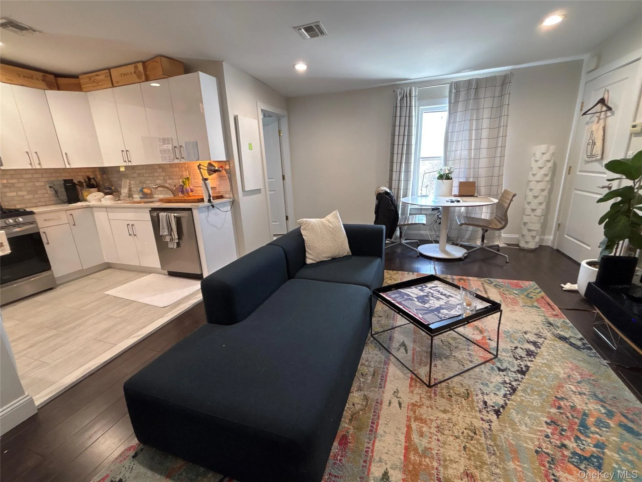 3 Bryant Avenue, North Hempstead, NY, 2 Bedrooms Bedrooms, 4 Rooms Rooms,1 BathroomBathrooms,Residential Lease,For Rent,Bryant,0,973886 3 Bryant Avenue, North Hempstead, NY, 2 Bedrooms Bedrooms, 4 Rooms Rooms,1 BathroomBathrooms,Residential Lease,For Rent,Bryant,0,973886