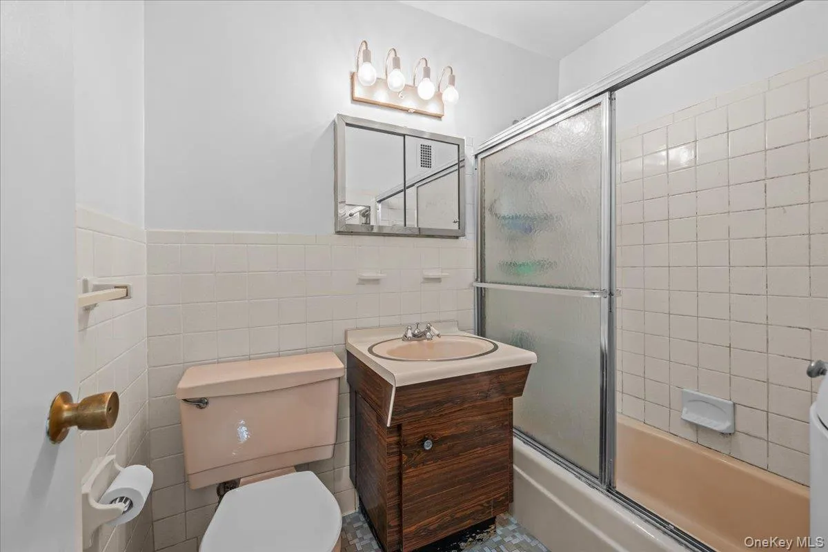 555 Kappock Street, New York, NY, 2 Bedrooms Bedrooms, 5 Rooms Rooms,2 BathroomsBathrooms,Residential,For Rent,Kappock,0,KEY973894 555 Kappock Street, New York, NY, 2 Bedrooms Bedrooms, 5 Rooms Rooms,2 BathroomsBathrooms,Residential,For Rent,Kappock,0,KEY973894