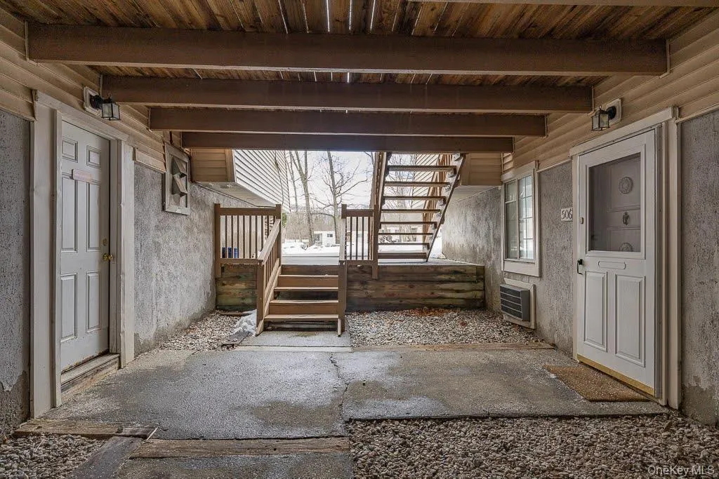 Laundry across from front door. Laundry across from front door.