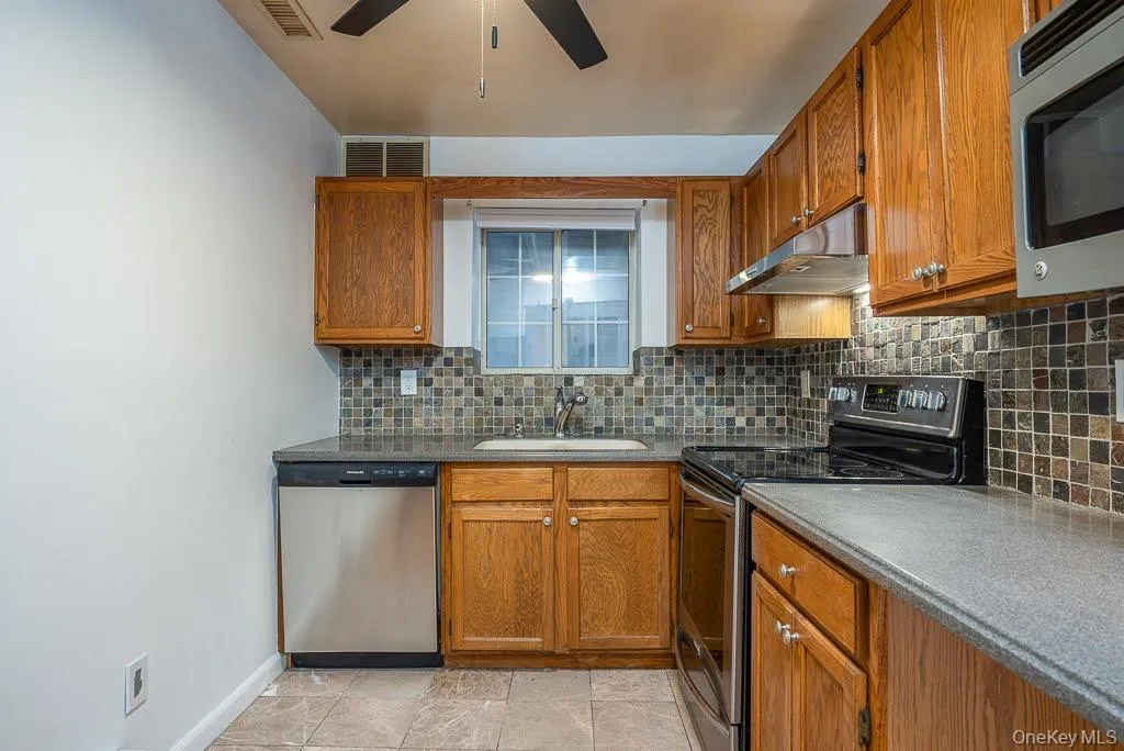 506 Fox Run Lane, Carmel, NY, 1 Bedroom Bedrooms, 4 Rooms Rooms,1 BathroomBathrooms,Residential Lease,For Rent,Fox Run,0,973940 506 Fox Run Lane, Carmel, NY, 1 Bedroom Bedrooms, 4 Rooms Rooms,1 BathroomBathrooms,Residential Lease,For Rent,Fox Run,0,973940