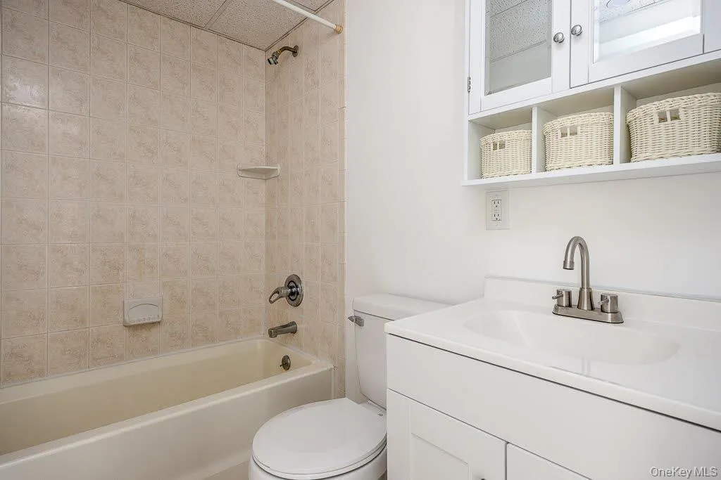 506 Fox Run Lane, Carmel, NY, 1 Bedroom Bedrooms, 4 Rooms Rooms,1 BathroomBathrooms,Residential Lease,For Rent,Fox Run,0,973940 506 Fox Run Lane, Carmel, NY, 1 Bedroom Bedrooms, 4 Rooms Rooms,1 BathroomBathrooms,Residential Lease,For Rent,Fox Run,0,973940