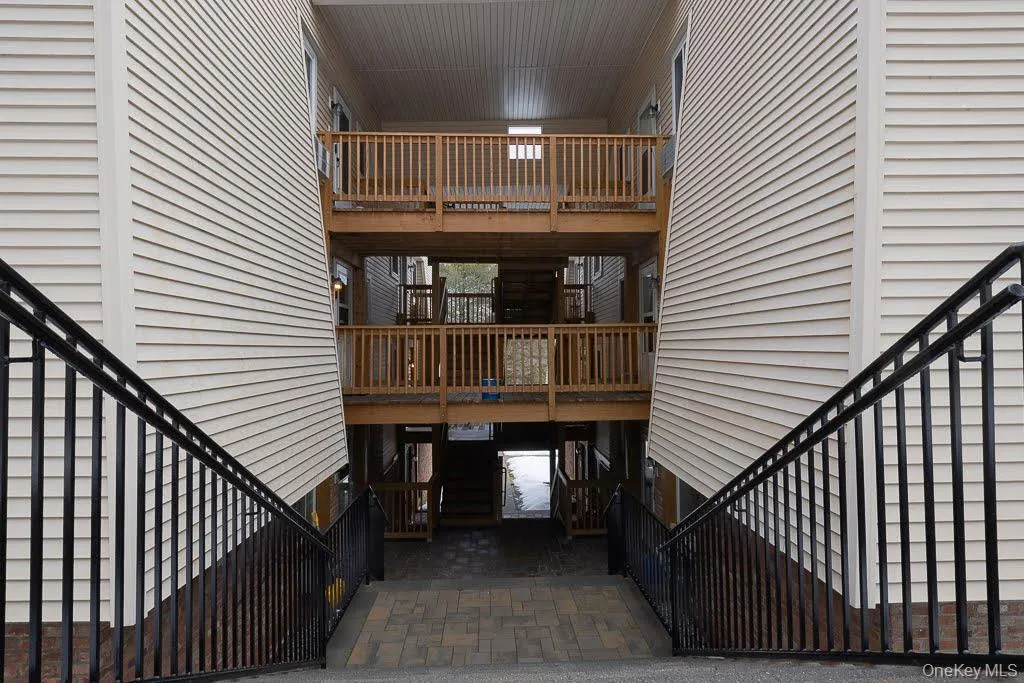 Entrance to building. Entrance to building.