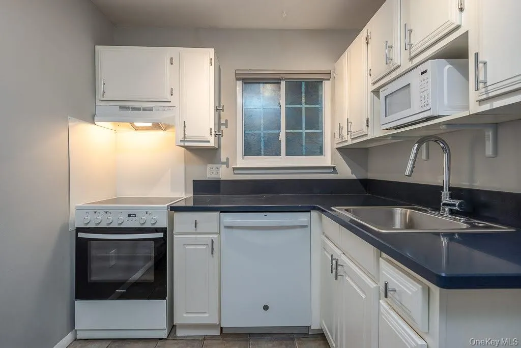 219 Fox Run Lane, Carmel, NY, 1 Bedroom Bedrooms, 4 Rooms Rooms,1 BathroomBathrooms,Residential Lease,For Rent,Fox Run,0,973971 219 Fox Run Lane, Carmel, NY, 1 Bedroom Bedrooms, 4 Rooms Rooms,1 BathroomBathrooms,Residential Lease,For Rent,Fox Run,0,973971