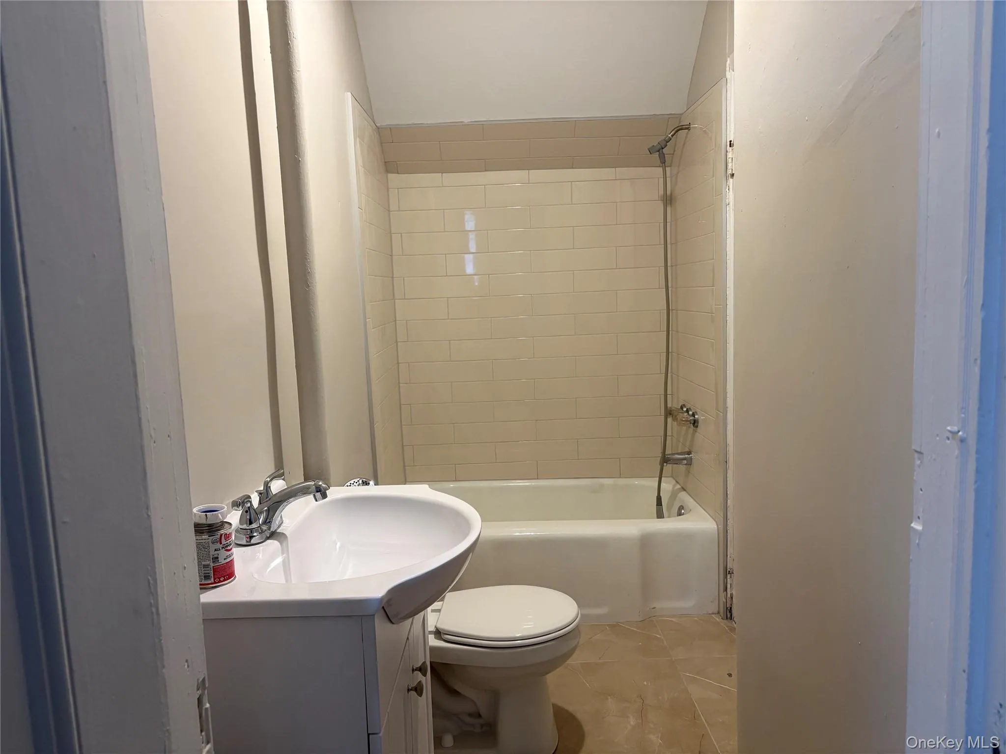 77 Linden Avenue, Middletown, NY, 1 Bedroom Bedrooms, 3 Rooms Rooms,1 BathroomBathrooms,Residential Lease,For Rent,Linden,0,973998 77 Linden Avenue, Middletown, NY, 1 Bedroom Bedrooms, 3 Rooms Rooms,1 BathroomBathrooms,Residential Lease,For Rent,Linden,0,973998