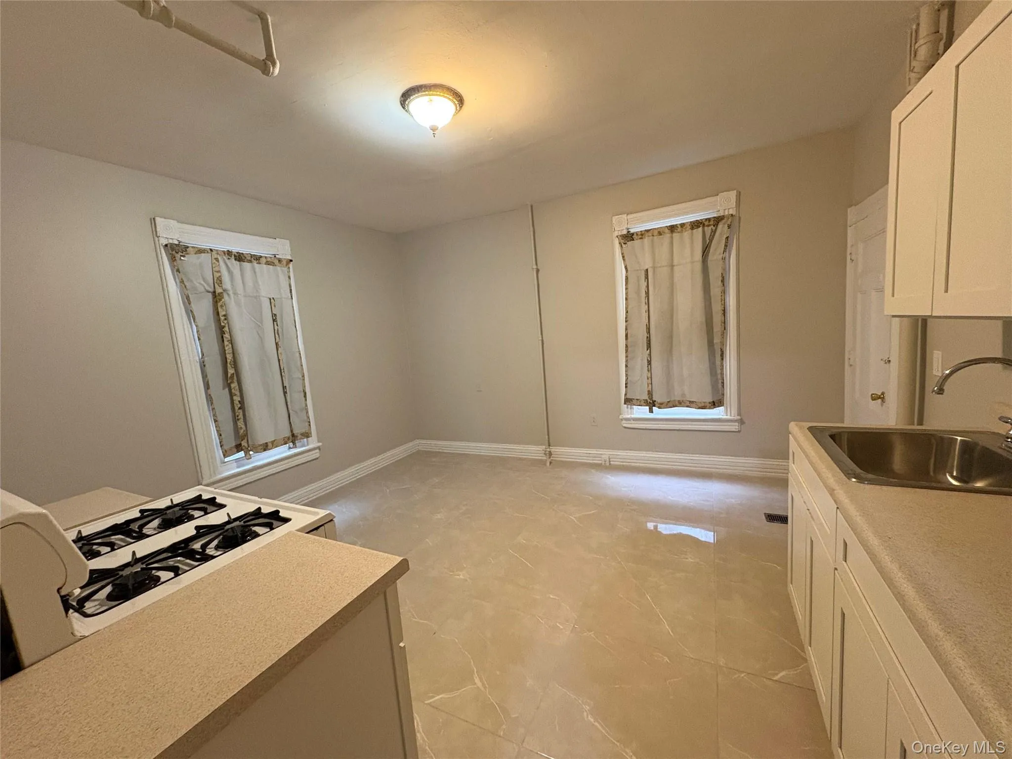 77 Linden Avenue, Middletown, NY, 1 Bedroom Bedrooms, 3 Rooms Rooms,1 BathroomBathrooms,Residential Lease,For Rent,Linden,0,973998 77 Linden Avenue, Middletown, NY, 1 Bedroom Bedrooms, 3 Rooms Rooms,1 BathroomBathrooms,Residential Lease,For Rent,Linden,0,973998