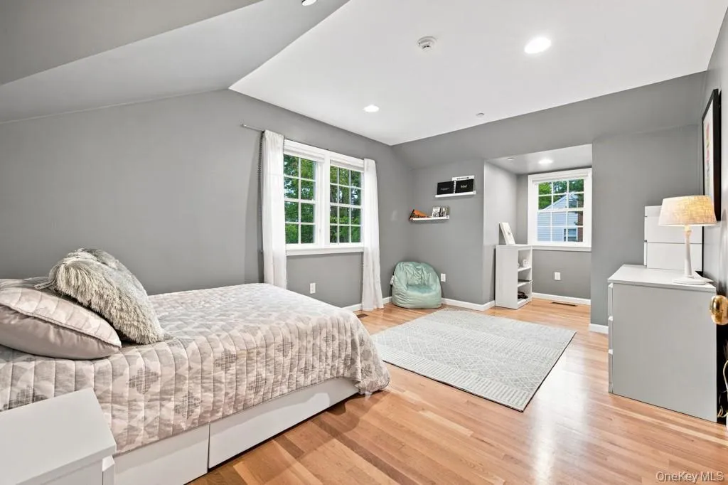 3rd Spacious Bedroom with 2 Exposures 3rd Spacious Bedroom with 2 Exposures