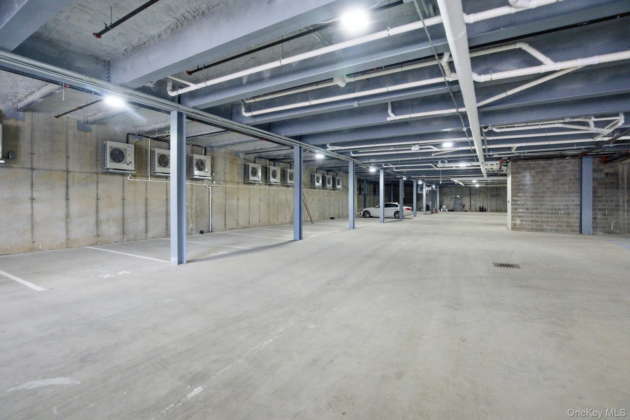 On-site garage parking enhances everyday ease, delivering a seamless arrival experience in all seasons. On-site garage parking enhances everyday ease, delivering a seamless arrival experience in all seasons.