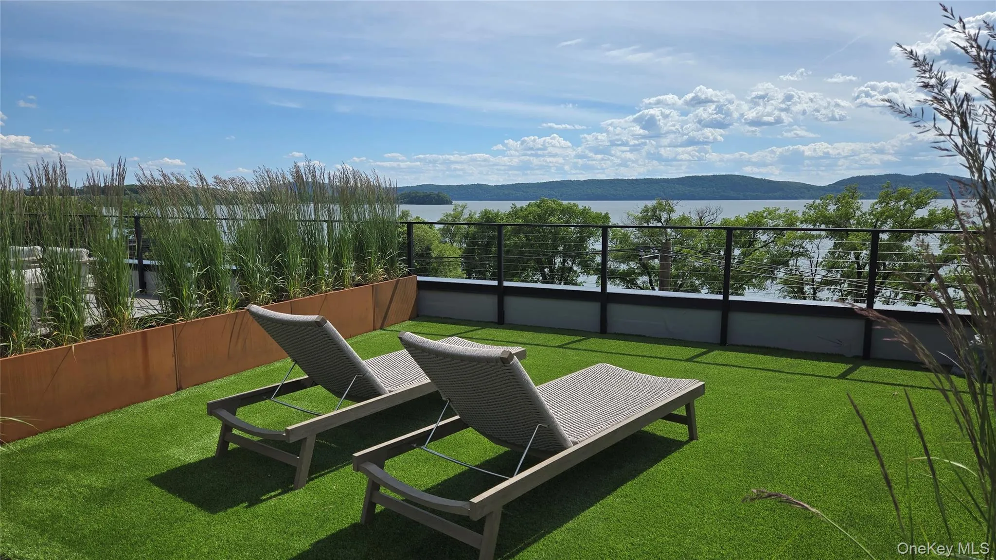 Sun loungers on the rooftop green, positioned to catch those Hudson River sunsets. Sun loungers on the rooftop green, positioned to catch those Hudson River sunsets.