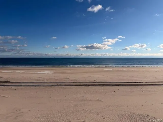 409a Dune Road, Southampton, NY, 3 Bedrooms Bedrooms, 6 Rooms Rooms,1 BathroomBathrooms,Residential Lease,For Rent,Dune,0,974020 409a Dune Road, Southampton, NY, 3 Bedrooms Bedrooms, 6 Rooms Rooms,1 BathroomBathrooms,Residential Lease,For Rent,Dune,0,974020