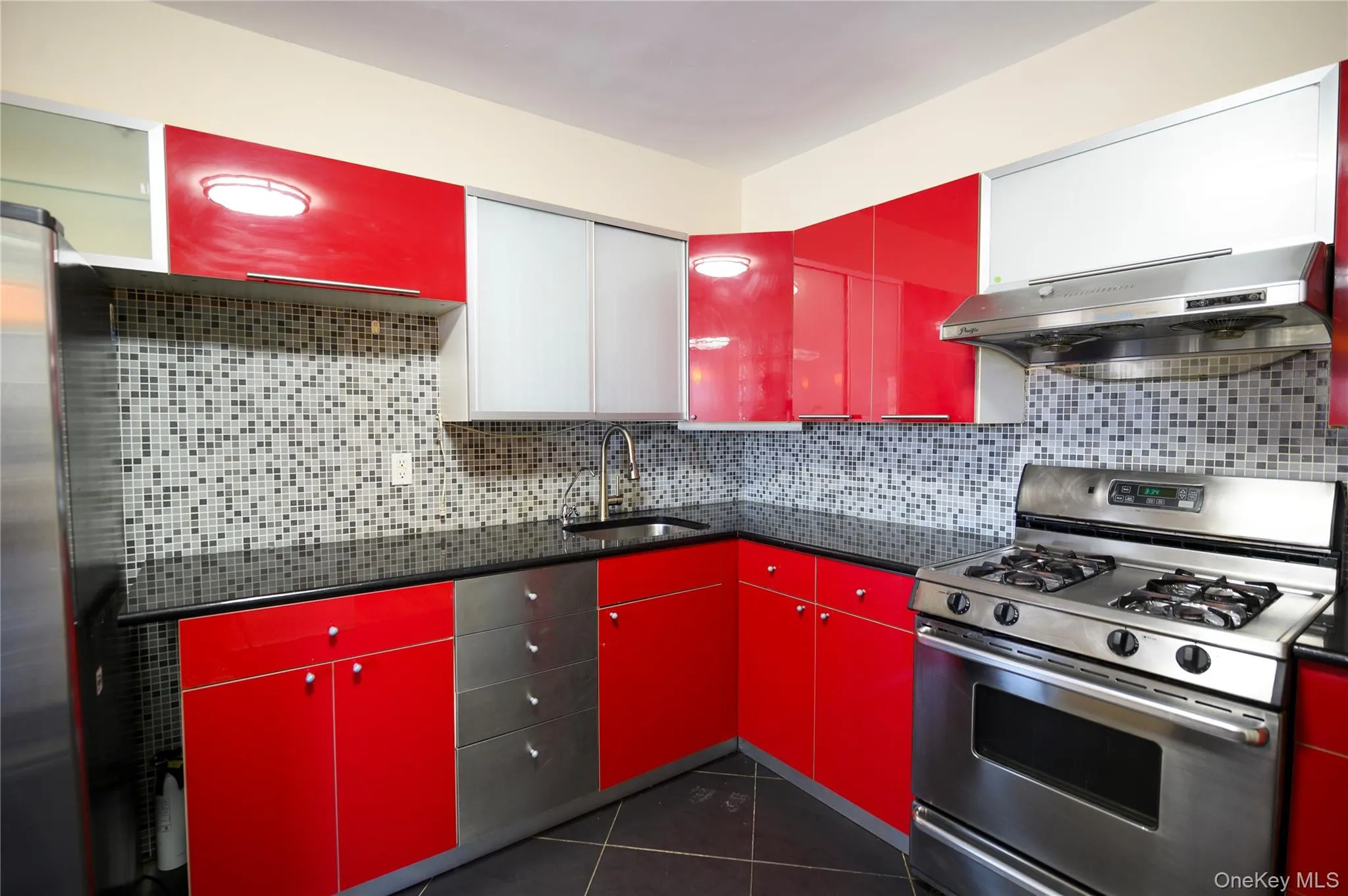 7124 164th Street, New York, NY, 3 Bedrooms Bedrooms, 8 Rooms Rooms,2 BathroomsBathrooms,Residential Sale,For Rent,164th,0,974053 7124 164th Street, New York, NY, 3 Bedrooms Bedrooms, 8 Rooms Rooms,2 BathroomsBathrooms,Residential Sale,For Rent,164th,0,974053