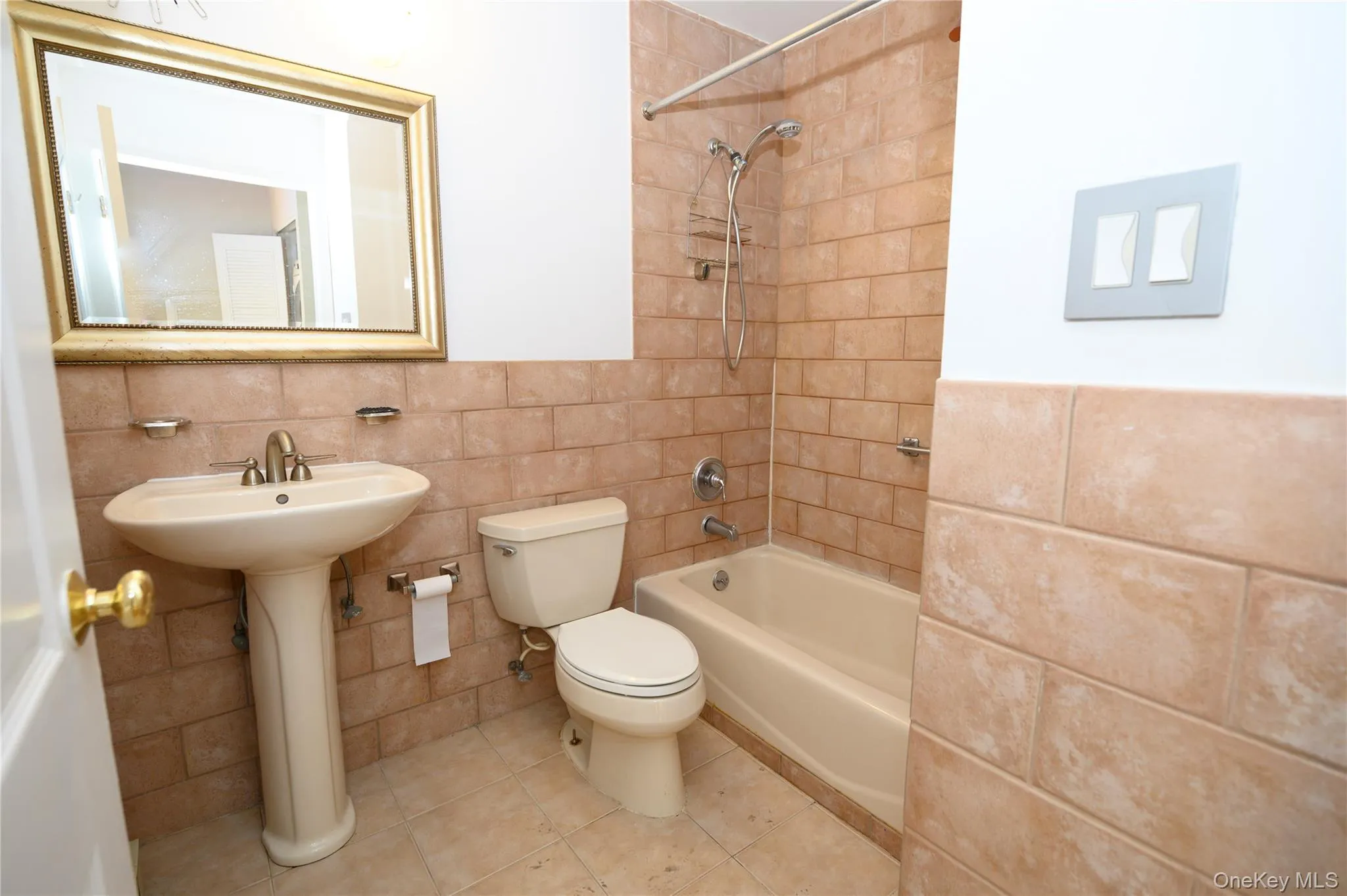7124 164th Street, New York, NY, 3 Bedrooms Bedrooms, 8 Rooms Rooms,2 BathroomsBathrooms,Residential Sale,For Rent,164th,0,974053 7124 164th Street, New York, NY, 3 Bedrooms Bedrooms, 8 Rooms Rooms,2 BathroomsBathrooms,Residential Sale,For Rent,164th,0,974053