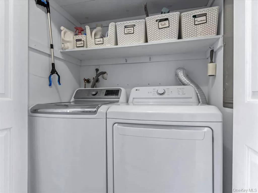 54 Hidden Ridge Drive, Oyster Bay, NY, 3 Bedrooms Bedrooms, 8 Rooms Rooms,2 BathroomsBathrooms,Residential Lease,For Rent,Hidden Ridge,0,974072 54 Hidden Ridge Drive, Oyster Bay, NY, 3 Bedrooms Bedrooms, 8 Rooms Rooms,2 BathroomsBathrooms,Residential Lease,For Rent,Hidden Ridge,0,974072