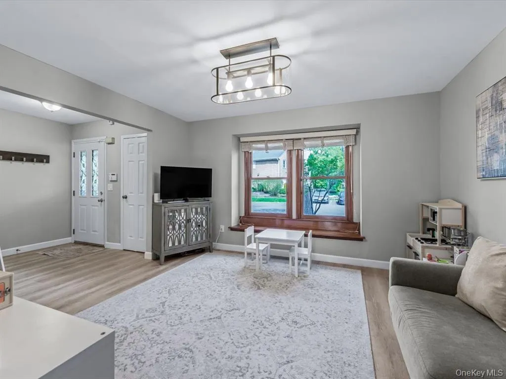 54 Hidden Ridge Drive, Oyster Bay, NY, 3 Bedrooms Bedrooms, 8 Rooms Rooms,2 BathroomsBathrooms,Residential Lease,For Rent,Hidden Ridge,0,974072 54 Hidden Ridge Drive, Oyster Bay, NY, 3 Bedrooms Bedrooms, 8 Rooms Rooms,2 BathroomsBathrooms,Residential Lease,For Rent,Hidden Ridge,0,974072