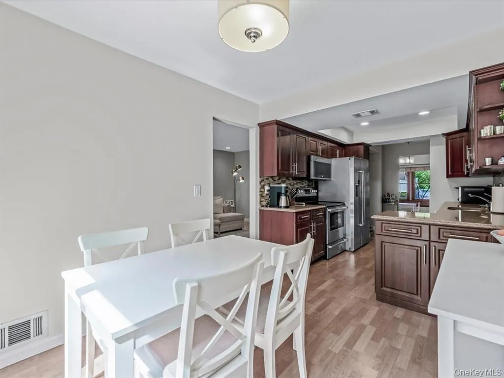 54 Hidden Ridge Drive, Oyster Bay, NY, 3 Bedrooms Bedrooms, 8 Rooms Rooms,2 BathroomsBathrooms,Residential Lease,For Rent,Hidden Ridge,0,974072 54 Hidden Ridge Drive, Oyster Bay, NY, 3 Bedrooms Bedrooms, 8 Rooms Rooms,2 BathroomsBathrooms,Residential Lease,For Rent,Hidden Ridge,0,974072