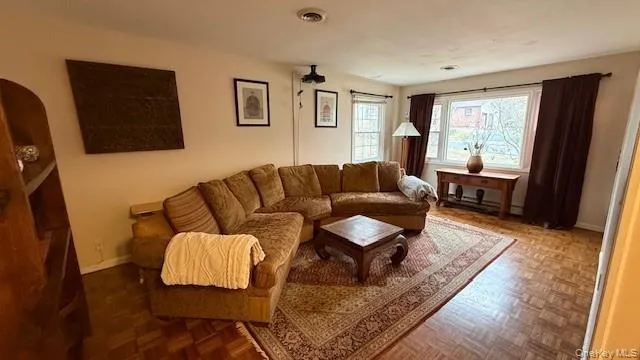 3 Flower Lane, Clarkstown, NY, 4 Bedrooms Bedrooms, 8 Rooms Rooms,2 BathroomsBathrooms,Residential Lease,For Rent,Flower,0,974085 3 Flower Lane, Clarkstown, NY, 4 Bedrooms Bedrooms, 8 Rooms Rooms,2 BathroomsBathrooms,Residential Lease,For Rent,Flower,0,974085