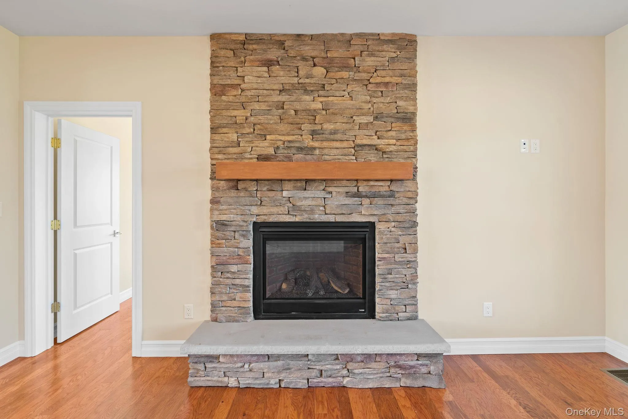 254 Hull Avenue, Plattekill, NY, 4 Bedrooms Bedrooms, 11 Rooms Rooms,2 BathroomsBathrooms,Residential,For Rent,Hull,0,974089 254 Hull Avenue, Plattekill, NY, 4 Bedrooms Bedrooms, 11 Rooms Rooms,2 BathroomsBathrooms,Residential,For Rent,Hull,0,974089