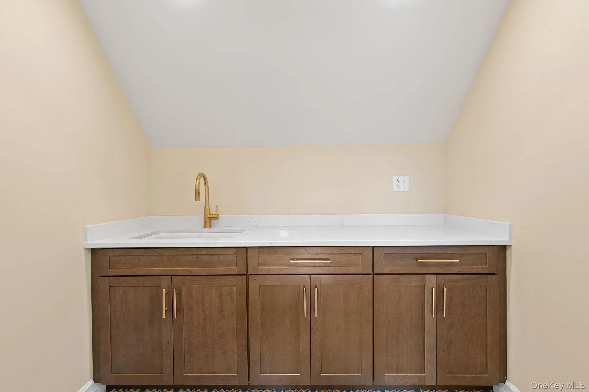 254 Hull Avenue, Plattekill, NY, 4 Bedrooms Bedrooms, 11 Rooms Rooms,2 BathroomsBathrooms,Residential,For Rent,Hull,0,974089 254 Hull Avenue, Plattekill, NY, 4 Bedrooms Bedrooms, 11 Rooms Rooms,2 BathroomsBathrooms,Residential,For Rent,Hull,0,974089
