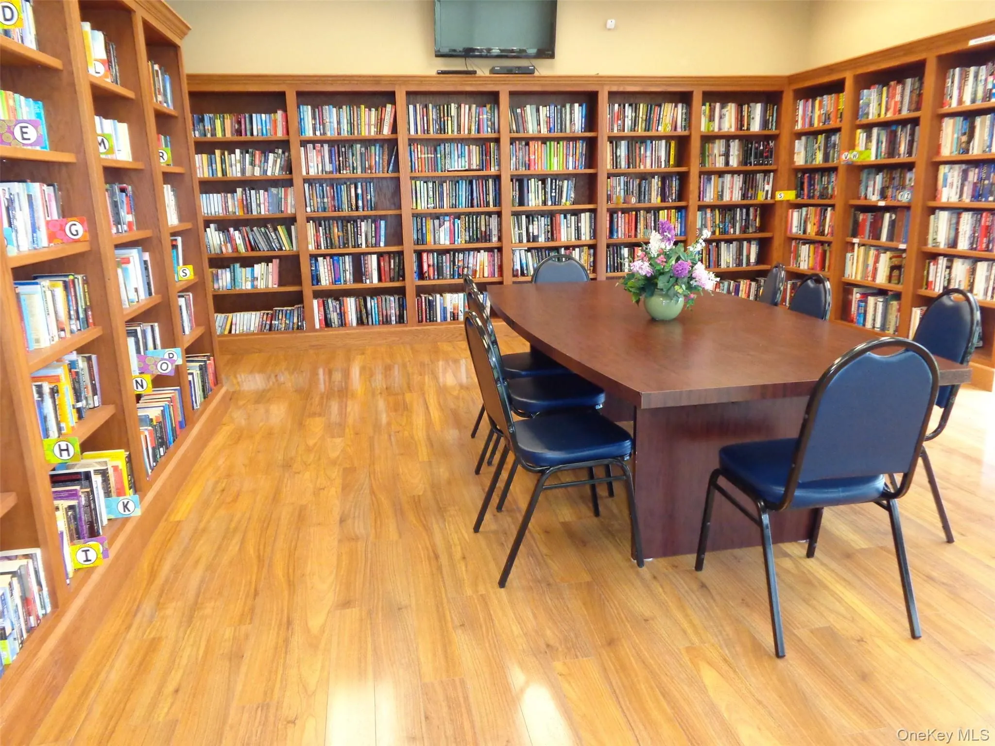 There is a fully stocked library to enjoy. There is a fully stocked library to enjoy.