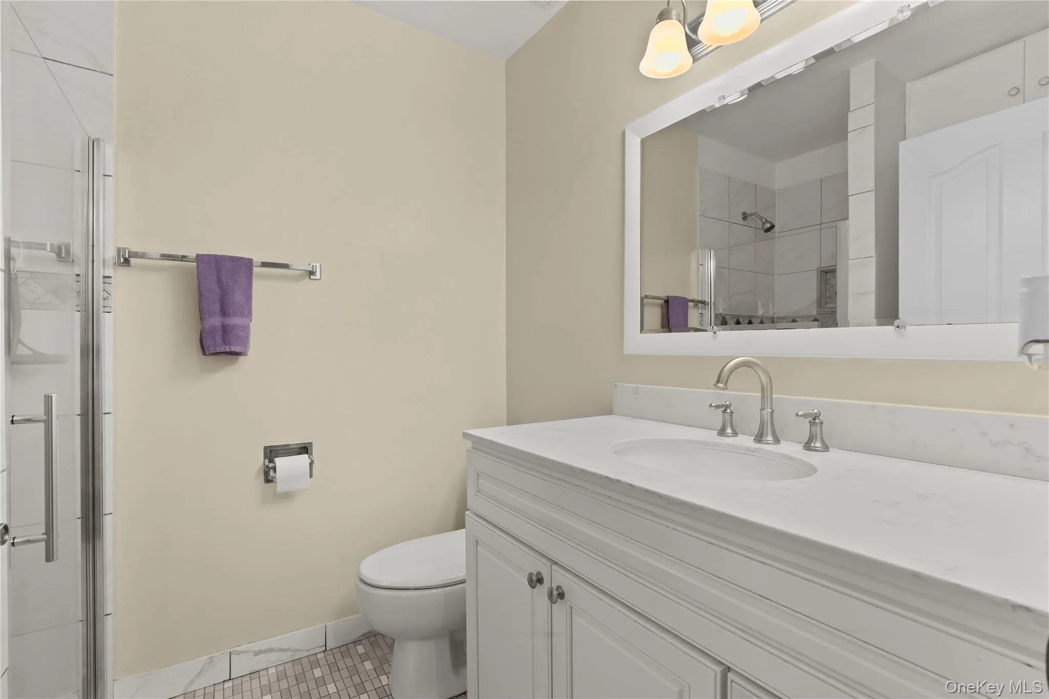 Hall bath is located in next to the 2nd bedroom it was updated in (2020). Hall bath is located in next to the 2nd bedroom it was updated in (2020).
