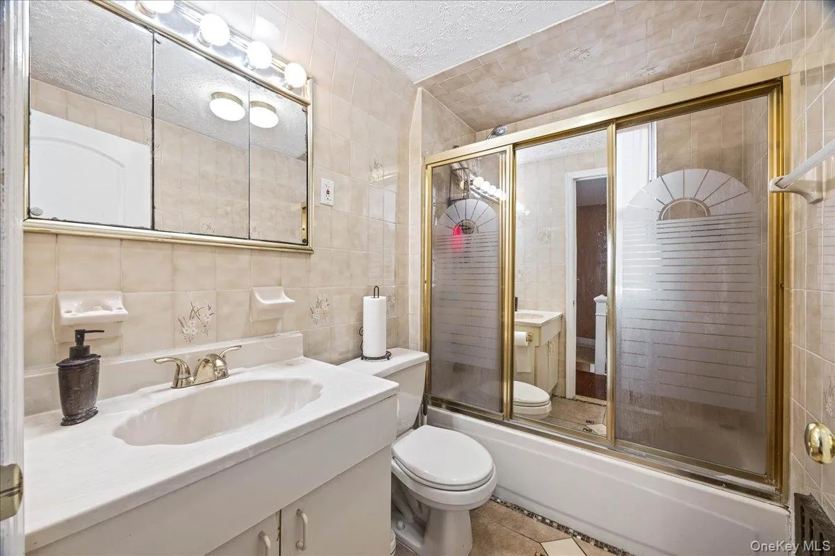 105-15 223rd Street, New York, NY, 3 Bedrooms Bedrooms, 7 Rooms Rooms,2 BathroomsBathrooms,Residential,For Rent,223rd,0,974109 105-15 223rd Street, New York, NY, 3 Bedrooms Bedrooms, 7 Rooms Rooms,2 BathroomsBathrooms,Residential,For Rent,223rd,0,974109