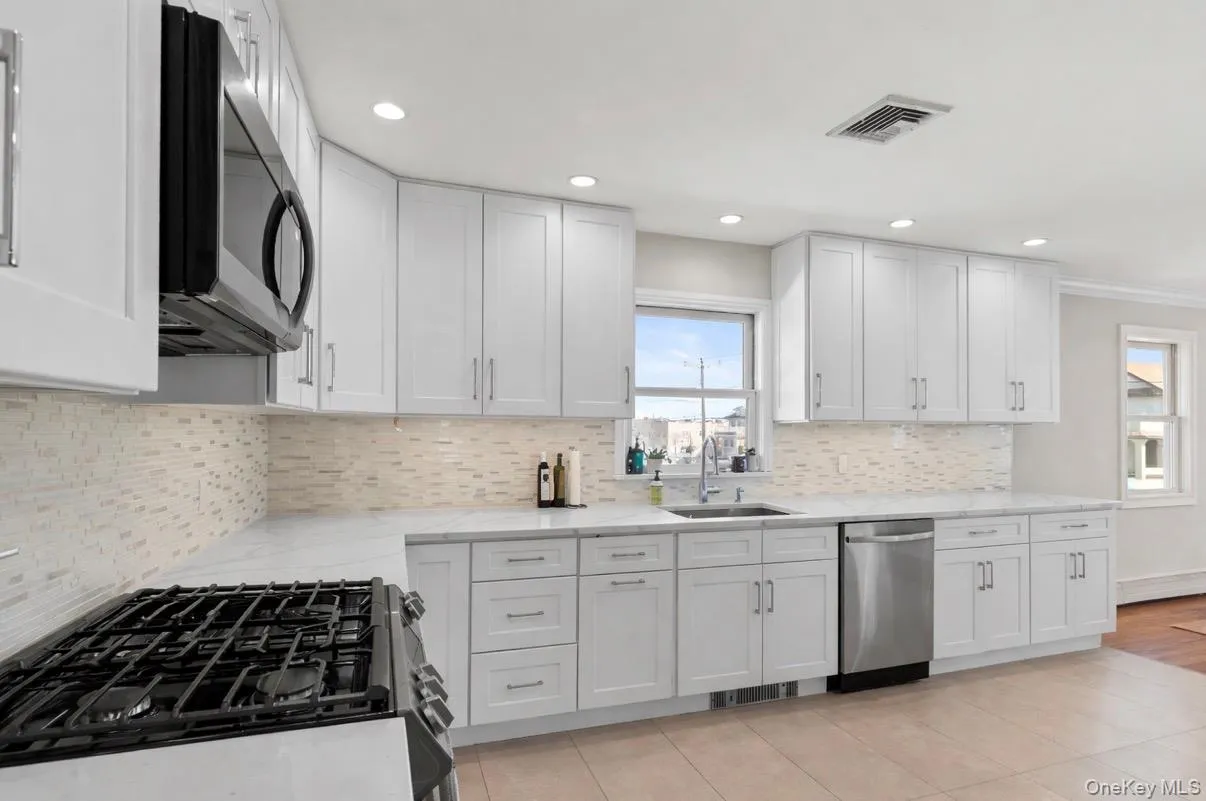 175 Roosevelt Boulevard, Long Beach, NY, 3 Bedrooms Bedrooms, 6 Rooms Rooms,2 BathroomsBathrooms,Residential Lease,For Rent,Roosevelt,0,974118 175 Roosevelt Boulevard, Long Beach, NY, 3 Bedrooms Bedrooms, 6 Rooms Rooms,2 BathroomsBathrooms,Residential Lease,For Rent,Roosevelt,0,974118