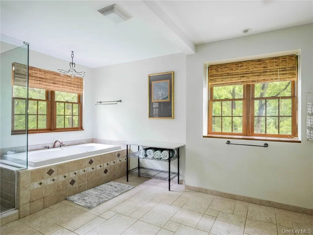 Primary En-suite Primary En-suite