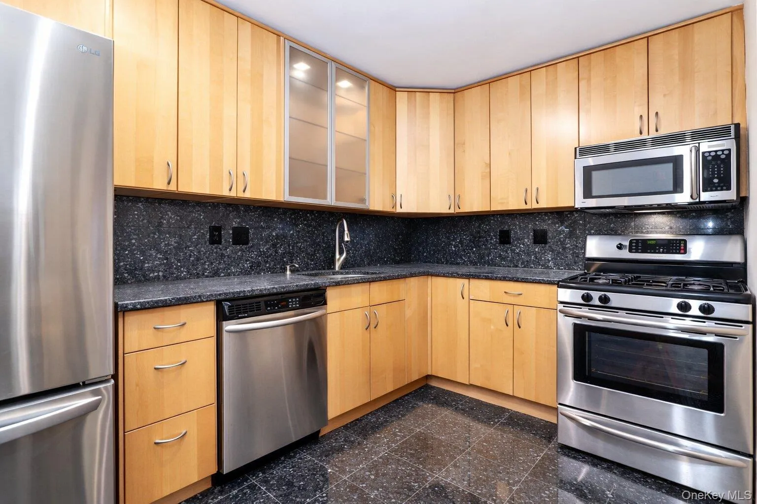 151-18 79th Street, New York, NY, 3 Bedrooms Bedrooms, 6 Rooms Rooms,2 BathroomsBathrooms,Residential,For Rent,79th,0,974134 151-18 79th Street, New York, NY, 3 Bedrooms Bedrooms, 6 Rooms Rooms,2 BathroomsBathrooms,Residential,For Rent,79th,0,974134