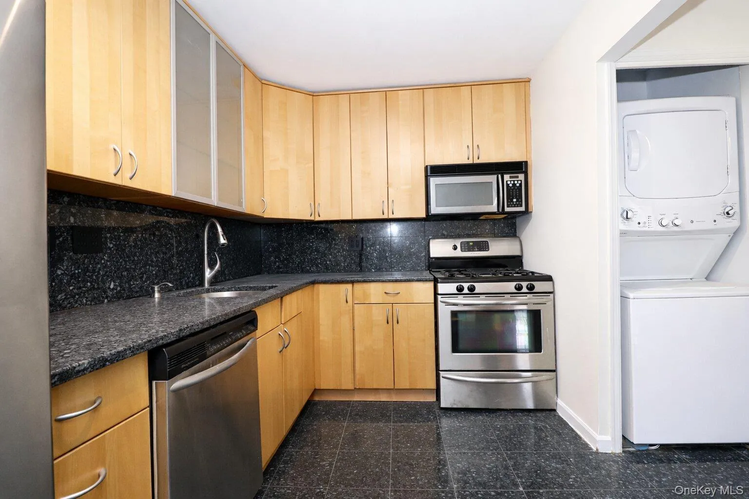151-18 79th Street, New York, NY, 3 Bedrooms Bedrooms, 6 Rooms Rooms,2 BathroomsBathrooms,Residential,For Rent,79th,0,974134 151-18 79th Street, New York, NY, 3 Bedrooms Bedrooms, 6 Rooms Rooms,2 BathroomsBathrooms,Residential,For Rent,79th,0,974134