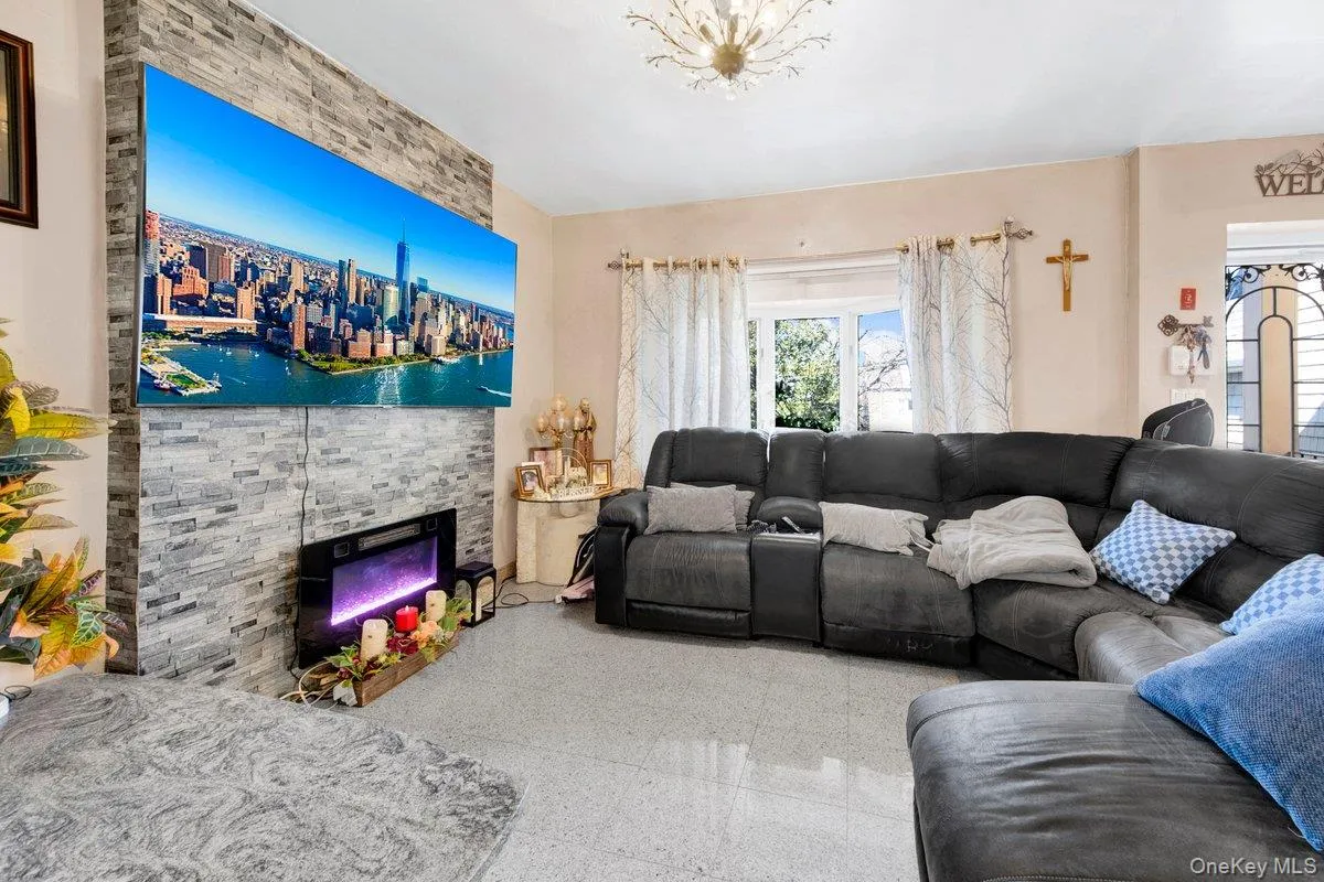 3252 Waterbury Avenue, New York, NY, 4 Bedrooms Bedrooms, 10 Rooms Rooms,3 BathroomsBathrooms,Residential,For Rent,Waterbury,0,974181 3252 Waterbury Avenue, New York, NY, 4 Bedrooms Bedrooms, 10 Rooms Rooms,3 BathroomsBathrooms,Residential,For Rent,Waterbury,0,974181
