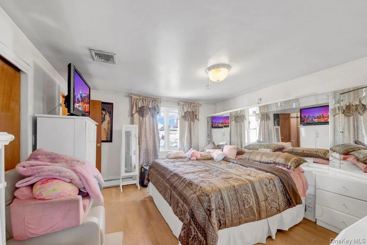 3252 Waterbury Avenue, New York, NY, 4 Bedrooms Bedrooms, 10 Rooms Rooms,3 BathroomsBathrooms,Residential,For Rent,Waterbury,0,974181 3252 Waterbury Avenue, New York, NY, 4 Bedrooms Bedrooms, 10 Rooms Rooms,3 BathroomsBathrooms,Residential,For Rent,Waterbury,0,974181
