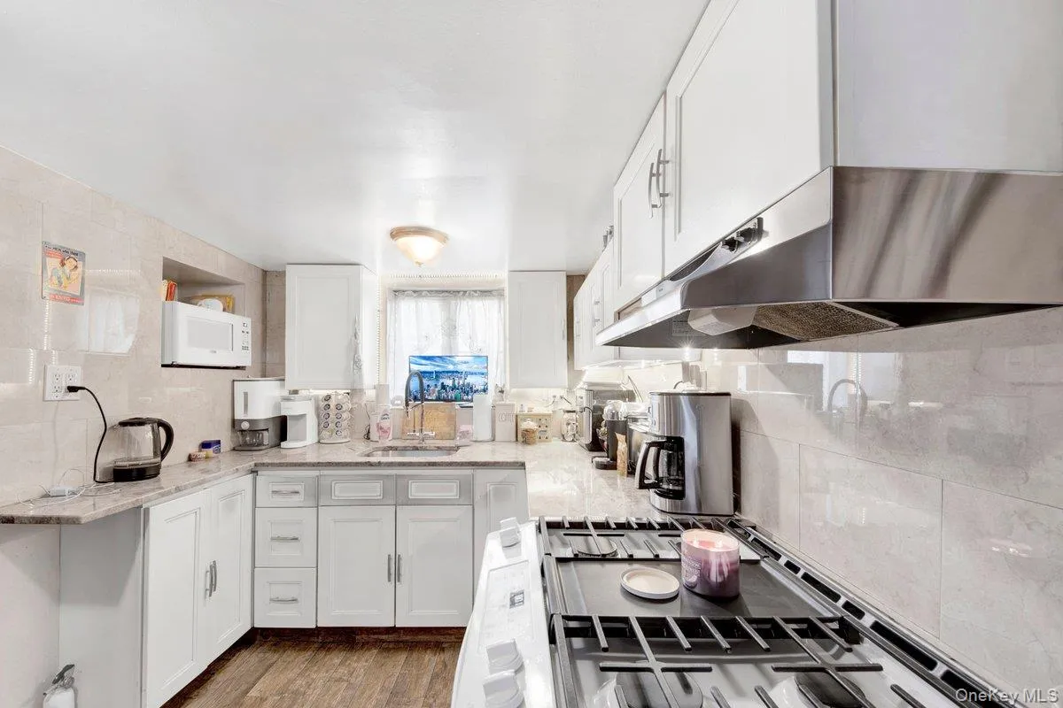 3252 Waterbury Avenue, New York, NY, 4 Bedrooms Bedrooms, 10 Rooms Rooms,3 BathroomsBathrooms,Residential,For Rent,Waterbury,0,974181 3252 Waterbury Avenue, New York, NY, 4 Bedrooms Bedrooms, 10 Rooms Rooms,3 BathroomsBathrooms,Residential,For Rent,Waterbury,0,974181