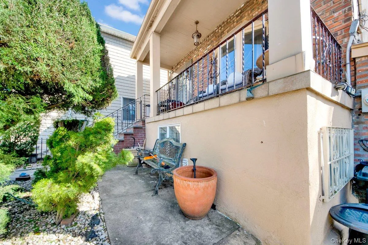 3252 Waterbury Avenue, New York, NY, 4 Bedrooms Bedrooms, 10 Rooms Rooms,3 BathroomsBathrooms,Residential,For Rent,Waterbury,0,974181 3252 Waterbury Avenue, New York, NY, 4 Bedrooms Bedrooms, 10 Rooms Rooms,3 BathroomsBathrooms,Residential,For Rent,Waterbury,0,974181
