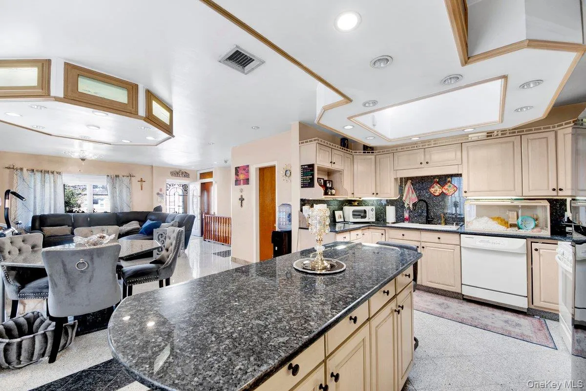 3252 Waterbury Avenue, New York, NY, 4 Bedrooms Bedrooms, 10 Rooms Rooms,3 BathroomsBathrooms,Residential,For Rent,Waterbury,0,974181 3252 Waterbury Avenue, New York, NY, 4 Bedrooms Bedrooms, 10 Rooms Rooms,3 BathroomsBathrooms,Residential,For Rent,Waterbury,0,974181