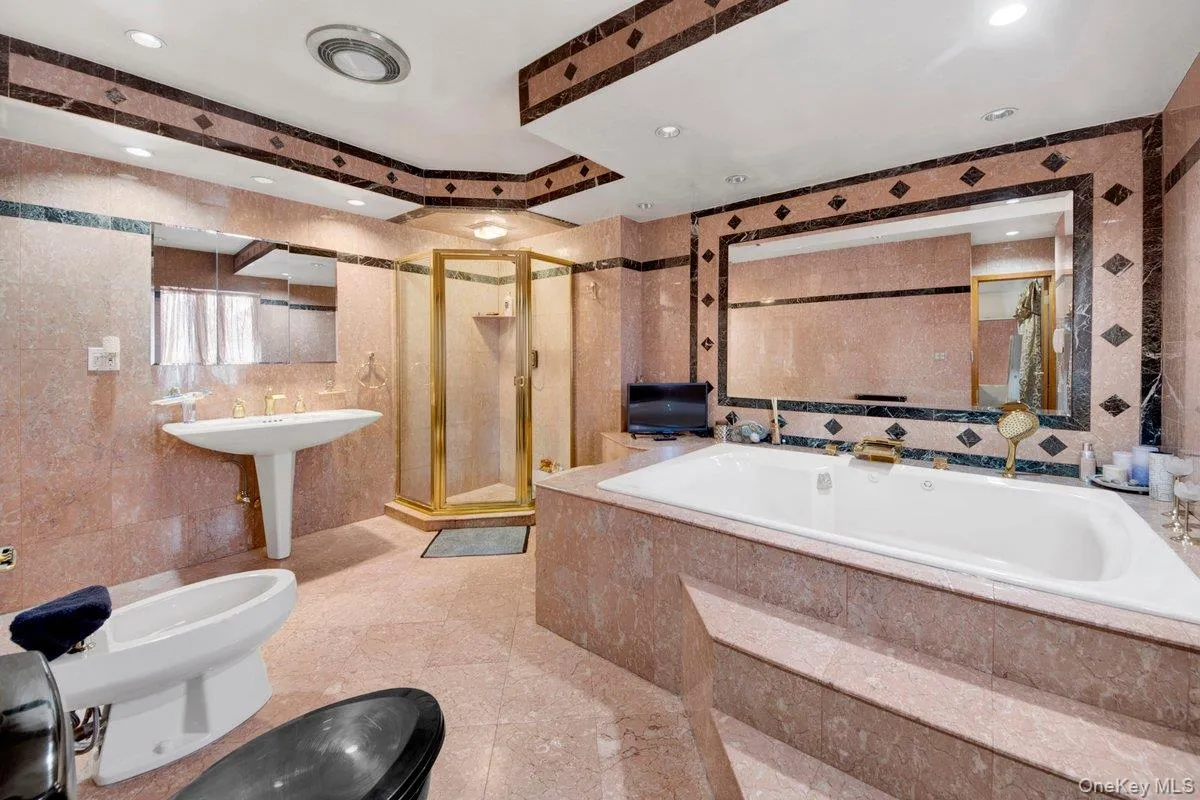 3252 Waterbury Avenue, New York, NY, 4 Bedrooms Bedrooms, 10 Rooms Rooms,3 BathroomsBathrooms,Residential,For Rent,Waterbury,0,974181 3252 Waterbury Avenue, New York, NY, 4 Bedrooms Bedrooms, 10 Rooms Rooms,3 BathroomsBathrooms,Residential,For Rent,Waterbury,0,974181