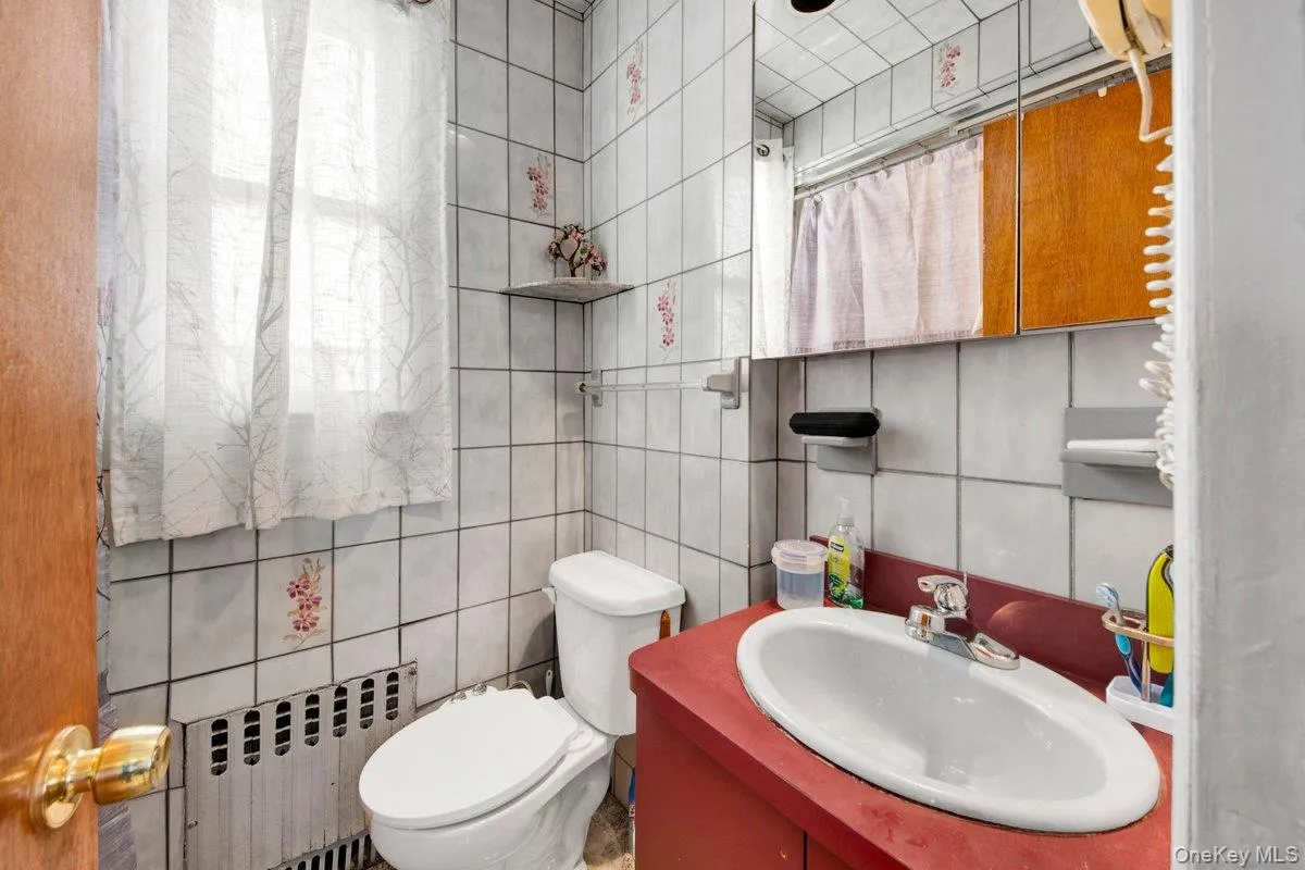 3252 Waterbury Avenue, New York, NY, 4 Bedrooms Bedrooms, 10 Rooms Rooms,3 BathroomsBathrooms,Residential,For Rent,Waterbury,0,974181 3252 Waterbury Avenue, New York, NY, 4 Bedrooms Bedrooms, 10 Rooms Rooms,3 BathroomsBathrooms,Residential,For Rent,Waterbury,0,974181