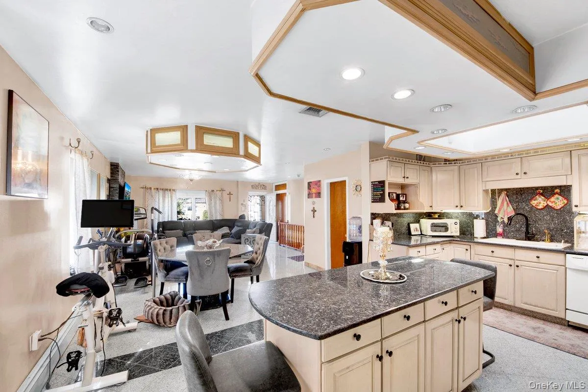 3252 Waterbury Avenue, New York, NY, 4 Bedrooms Bedrooms, 10 Rooms Rooms,3 BathroomsBathrooms,Residential,For Rent,Waterbury,0,974181 3252 Waterbury Avenue, New York, NY, 4 Bedrooms Bedrooms, 10 Rooms Rooms,3 BathroomsBathrooms,Residential,For Rent,Waterbury,0,974181